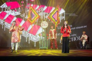 Hô hát Bài chòi là một loại hình nghệ thuật dân gian đặc trưng của miền Trung, được UNESCO công nhận là Di sản văn hóa phi vật thể đại diện của nhân loại.