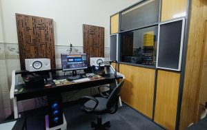 Phòng thu âm OSE STAR trang bị đầy đủ thiết bị hiện đại